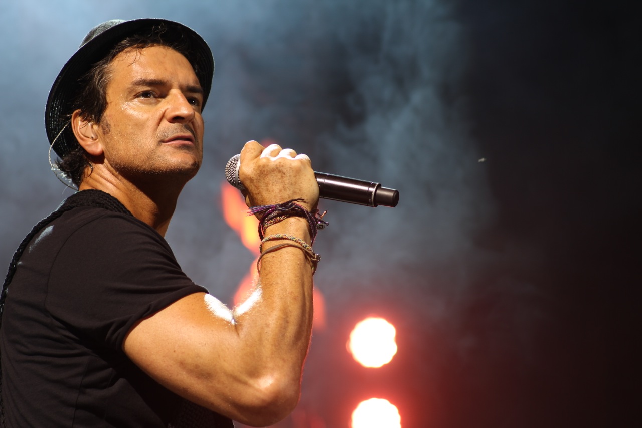 Ricardo Arjona se molestó en entrevista con periodista de CNN