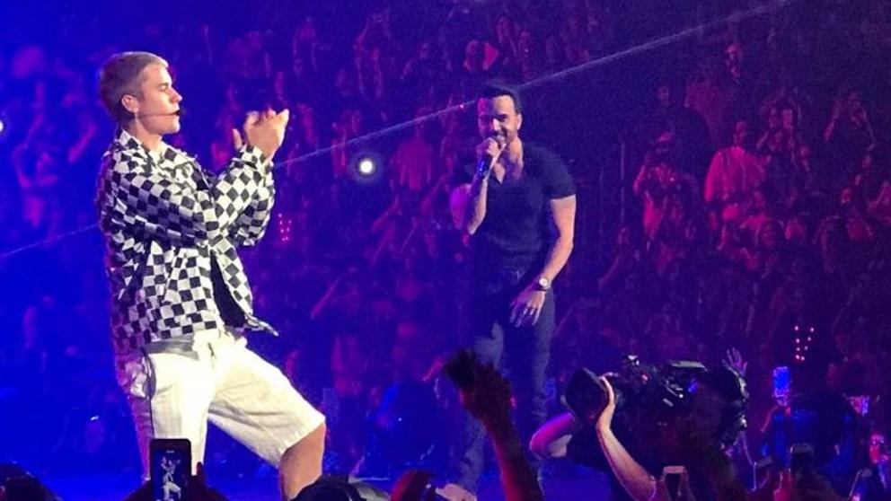 Justin Bieber se presentó también en Puerto Rico, donde invitó a cantar a Luis Fonsi