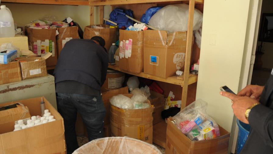 Autoridades allanan supuesto laboratorio que fabricaba medicamentos hasta con yeso 