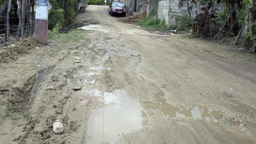 Solicitan asfalten calles municipio de Tamboril, Santiago