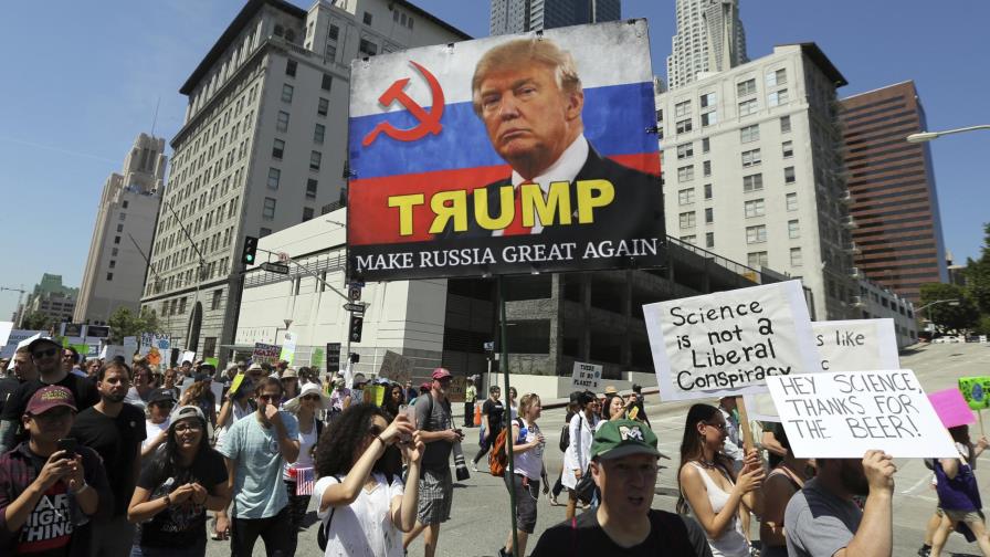 Amantes de la ciencia marchan contra Donald Trump