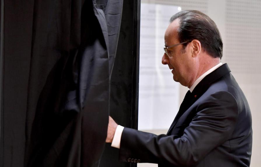 Un coche sospechoso obliga a cerrar dos colegios electorales en Francia