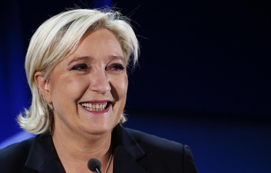 Explosión de júbilo entre los simpatizantes de Le Pen y Macron en Francia