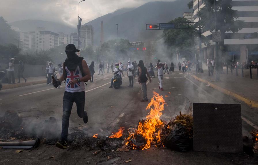 Muere mujer herida tras protesta oficialista en Venezuela; van 21 fallecidos