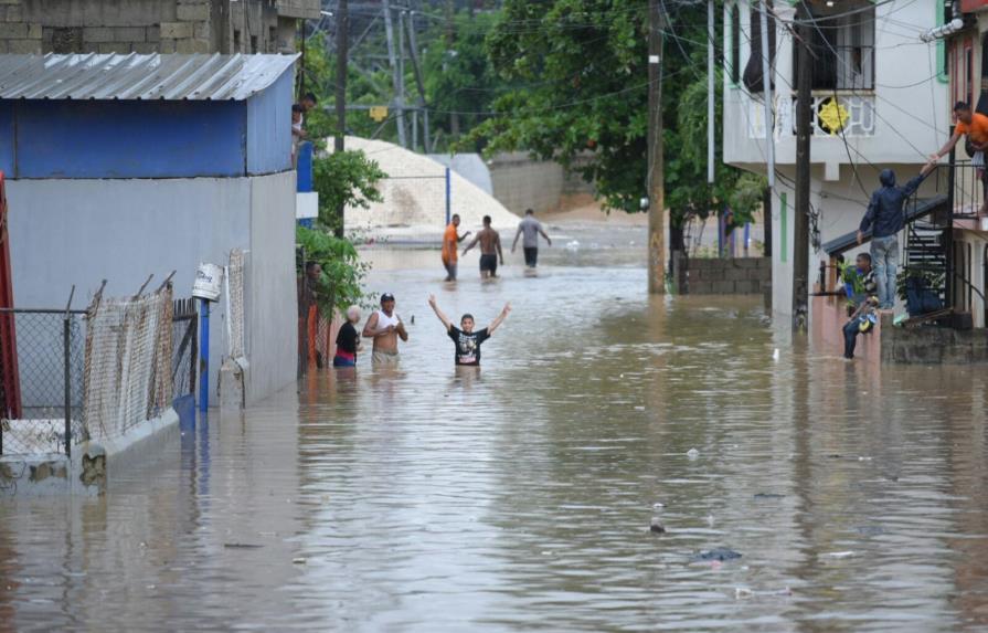 Desplazados por las lluvias ascienden a 2,605 y las comunidades aisladas a 30
