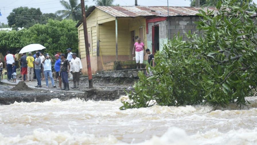 Dos personas muertas y una desaparecida por las lluvias en Enriquillo, Barahona Dos personas muertas y una desaparecida por las lluvias en Enriquillo, Barahona