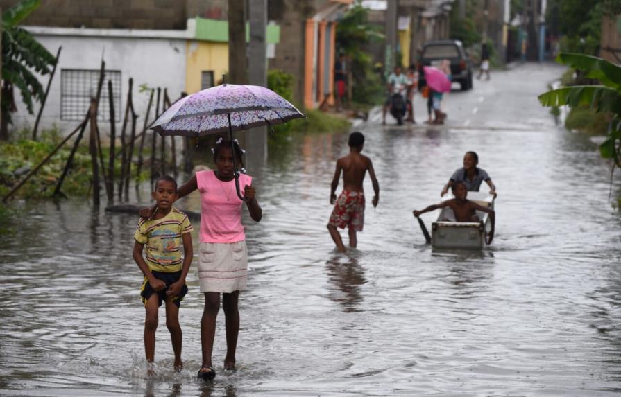  Lluvias desplazan a 121 personas en San Cristóbal