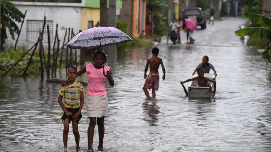 Lluvias desplazan a 121 personas en San Cristóbal Lluvias desplazan a 121 personas en San Cristóbal