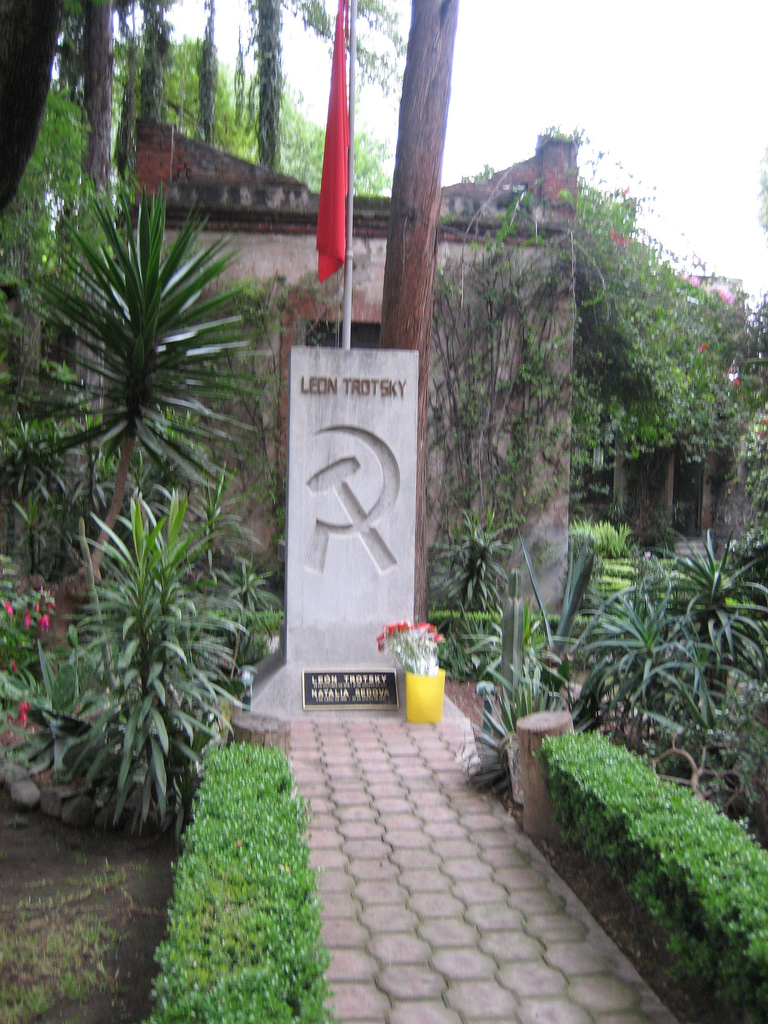 Tumba de León Trotsky en la quinta donde residía en Coyoacán
