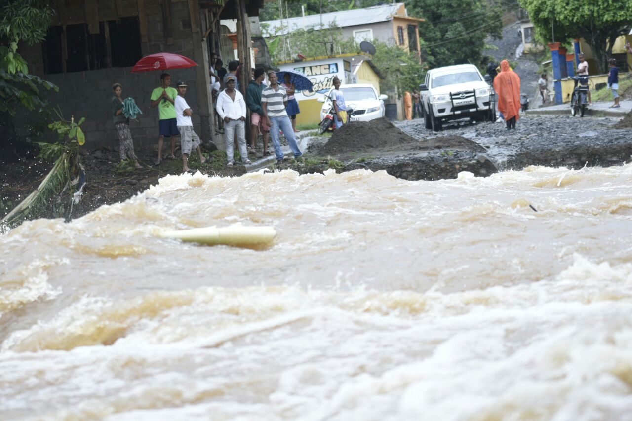 Efectos de las inundaciones por la vaguada que afecta a la República Dominicana