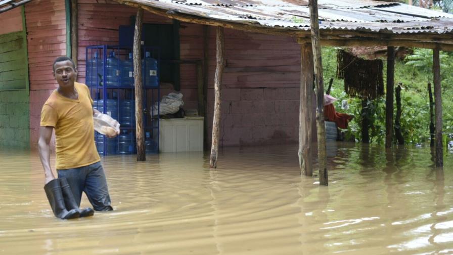 Lluvias derriban puente e inundan miles de tareas agrícolas en Bonao Lluvias derriban puente e inundan miles de tareas agrícolas en Bonao