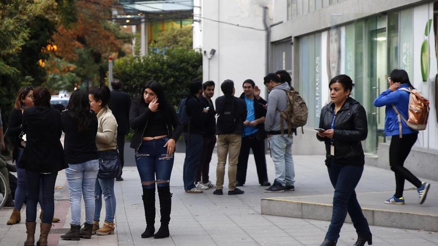 Fuerte sismo de 7,1 de magnitud momento sacude el centro de Chile Fuerte sismo de 7,1 de magnitud momento sacude el centro de Chile