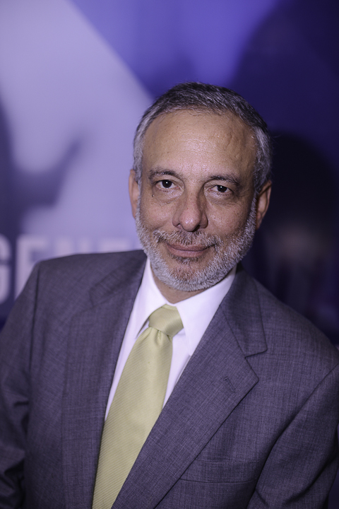 El peruano Eduardo Moane participará con el tema  “De Buenas a Sobresalientes”.