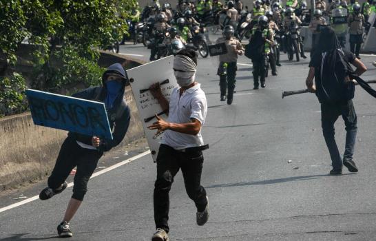 Aumenta a 25 el número de muertos por las protestas en Venezuela 