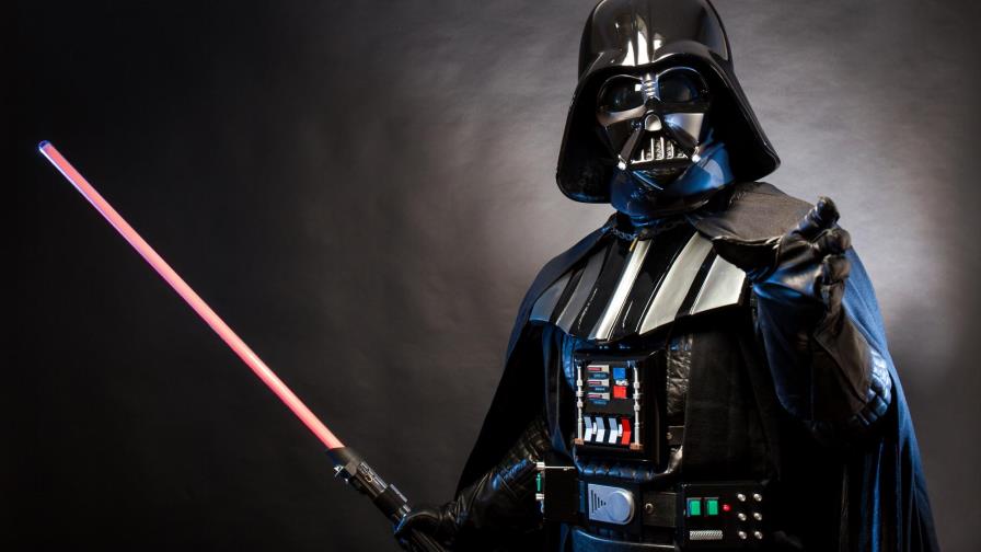 El casco de oro de Darth Vader 