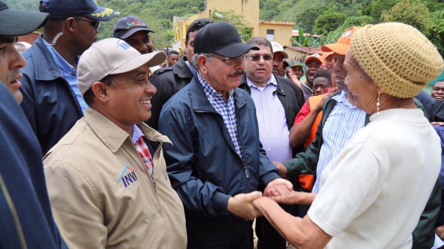 Danilo Medina visita pueblos de Barahona Danilo Medina visita pueblos de Barahona