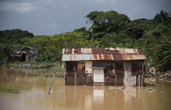 Más de 17 mil han sido desplazados a casas de parientes y refugios por lluvias