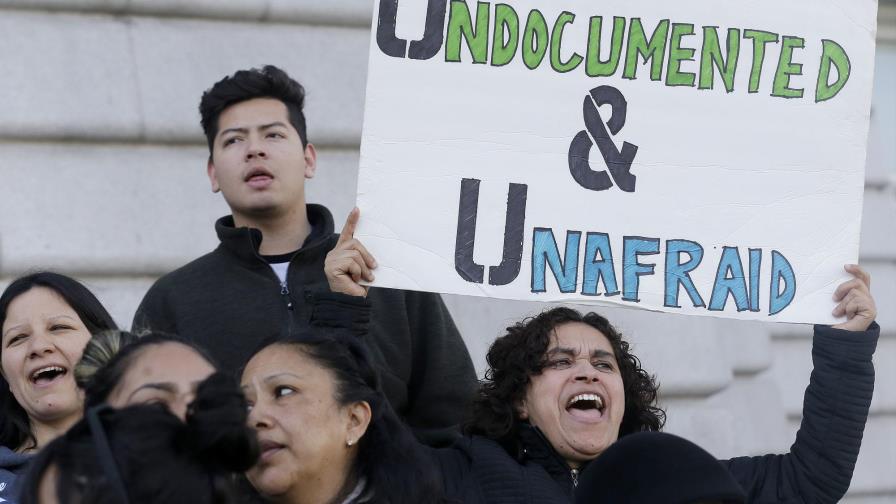 Juez propina nuevo revés a Trump al bloquear orden sobre “ciudades santuario”