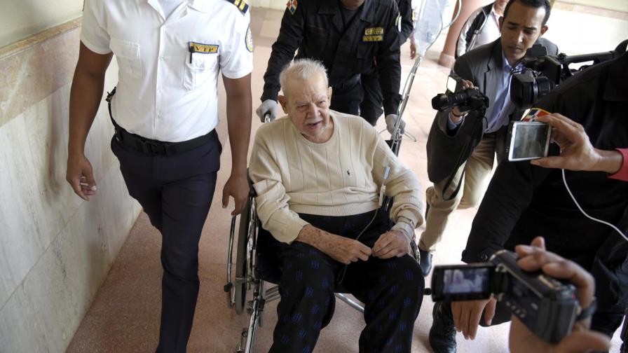 Anuncian servicios fúnebres a Adriano Román Román