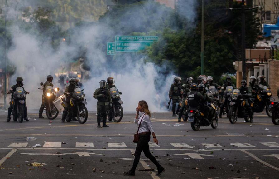 Exmandatarios que acompañan diálogo en Venezuela piden que cese la violencia 