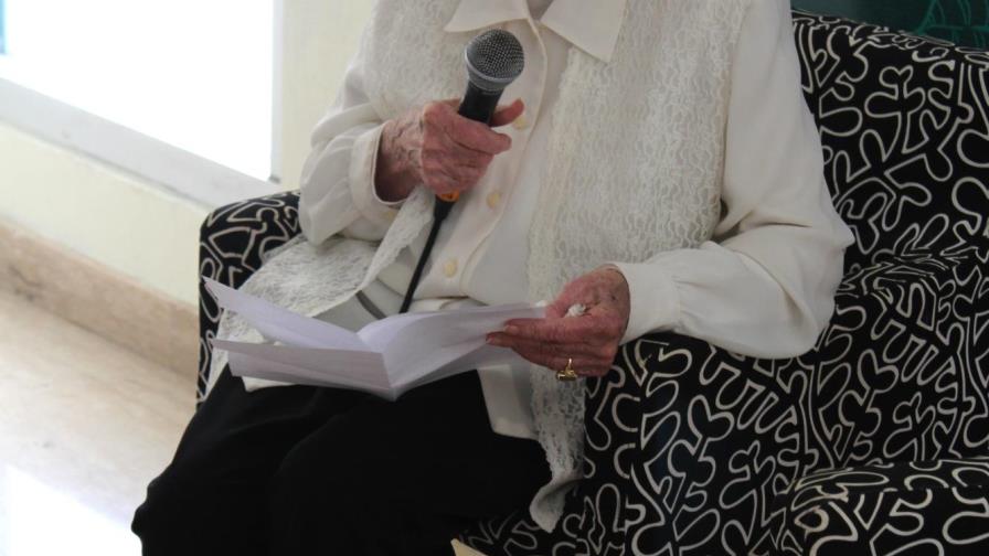 Veinte voces rescatan las palabras de Carmen Natalia