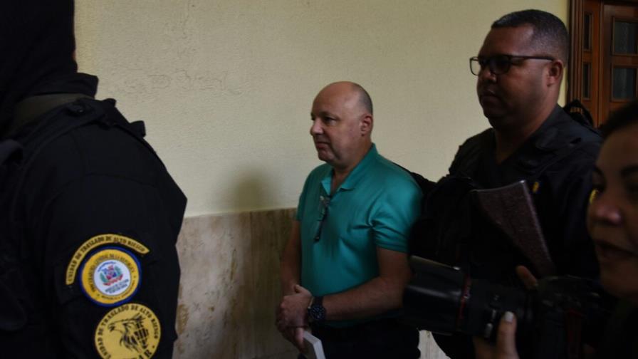 Aplazan juicio penal abreviado a francés que planificó fuga de dos pilotos 