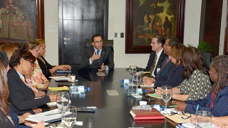 Andrés Navarro designa comisión para investigar abusos sexuales en escuelas Andrés Navarro designa comisión para investigar abusos sexuales en escuelas