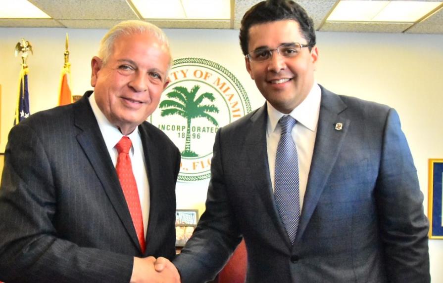 Entregan llaves de la ciudad de Miami a alcalde del Distrito Nacional, David Collado 