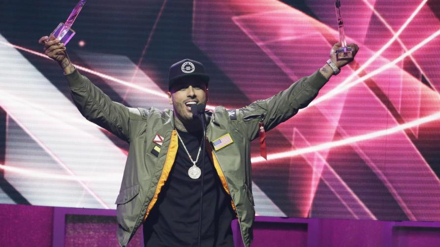 Nicky Jam gana Premio Billboard, se lo dedica a Venezuela 