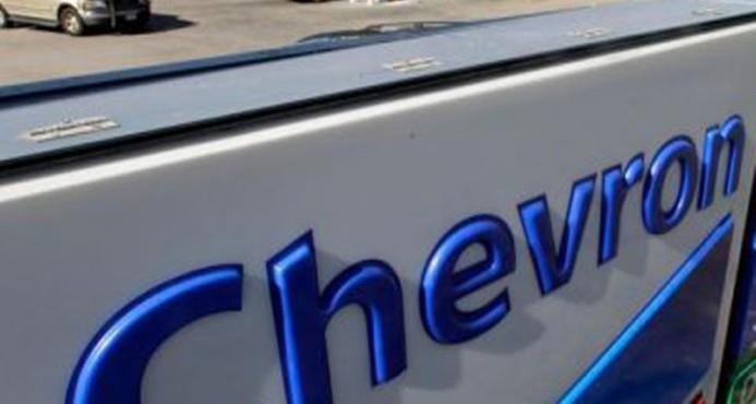 Chevron abandona las pérdidas y gana 2,682 millones en el primer trimestre