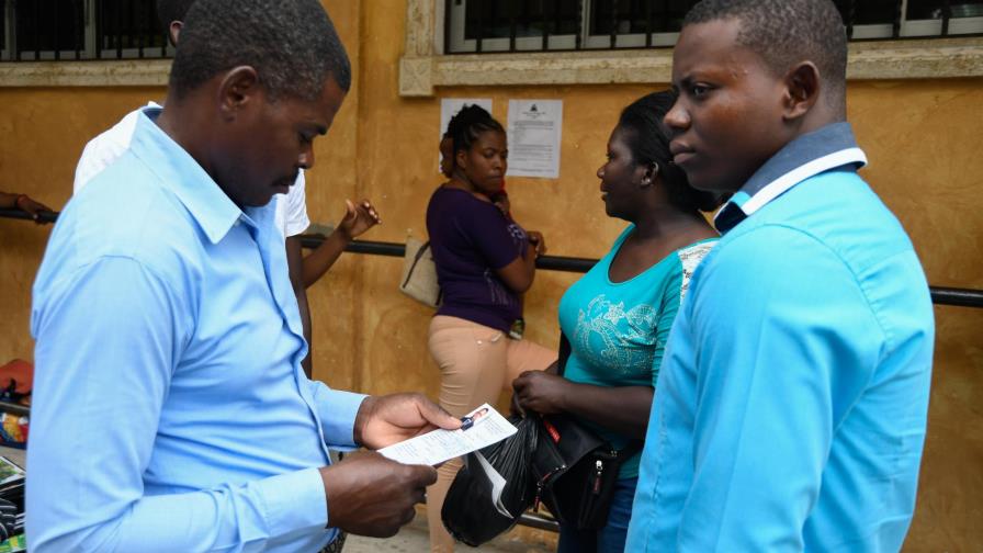 Autoridades haitianas iniciaron la entrega de documentos en bateyes