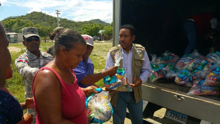 Gobierno reparte alimentos en las zonas afectadas por las lluvias