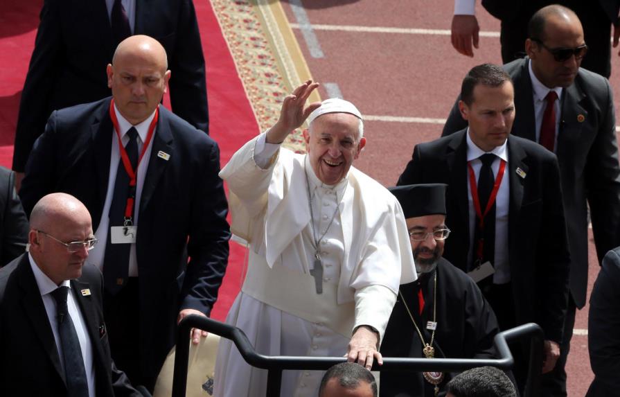 Francisco manda mensaje de ánimo a la reducida comunidad católica de Egipto