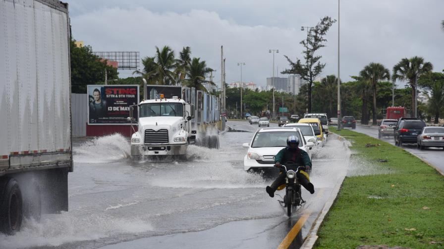 Las lluvias continuarán en gran parte del país; cuatro provincias en alerta roja