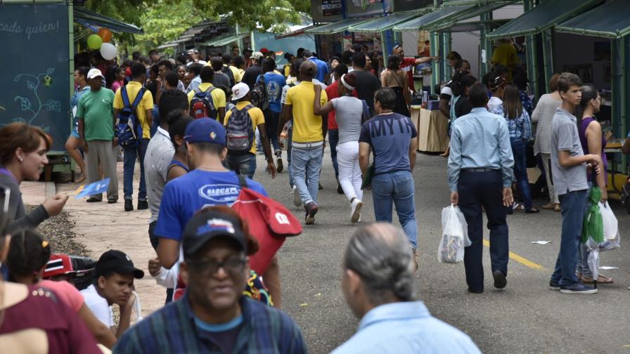 Pese a las lluvias, hoy fue el día más concurrido de la FILSD 2017 Pese a las lluvias, hoy fue el día más concurrido de la FILSD 2017