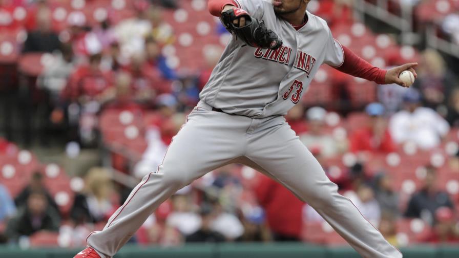 Wandy Peralta se lleva el triunfo para los Rojos en cerrado partido sobre los Cardenales