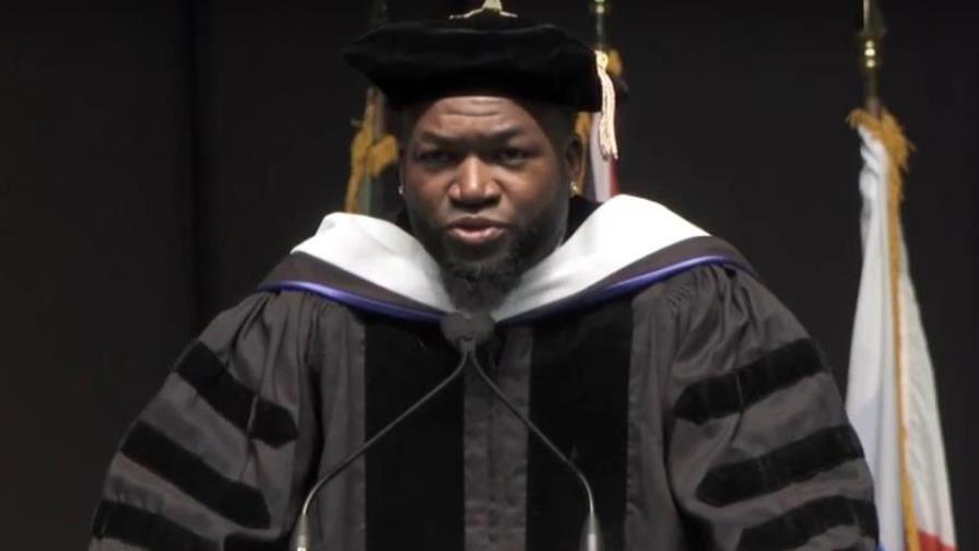 David Ortiz es reconocido por academia y dice: “No dejen que nadie dicte tu futuro”