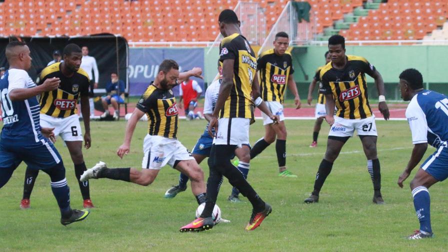 Dobletes de Faña y Francois propician goleada de Moca FC a O&M