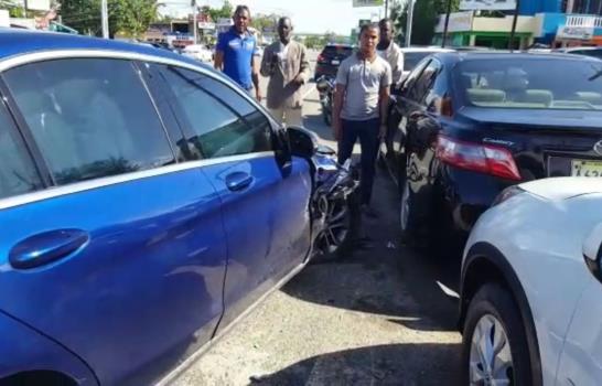 Cantante Nathalie Hazim involucrada en un accidente