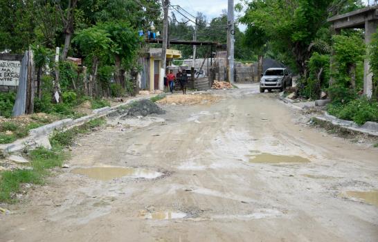 Residentes en el sector Palmarejo exigen la construcción de calles