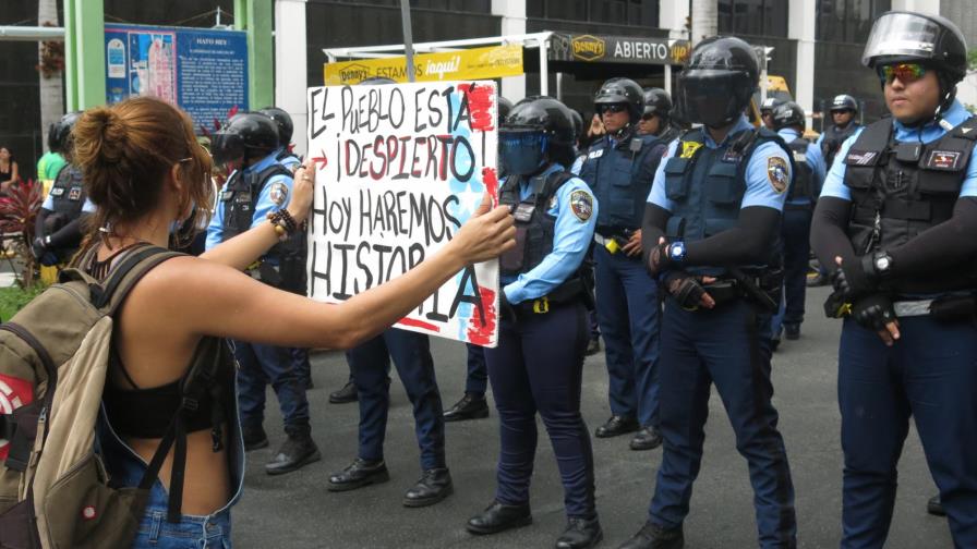 “¡Ricky está vendiendo la isla!”, decían manifestantes en Puerto Rico por las medidas de austeridad 