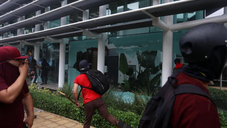 Incidentes y 5 detenidos en el paro general en Puerto Rico