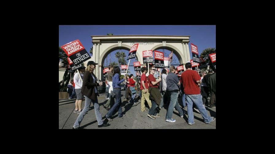 Guionistas y productores de EEUU alcanzan acuerdo tentativo Guionistas y productores de EEUU alcanzan acuerdo tentativo
