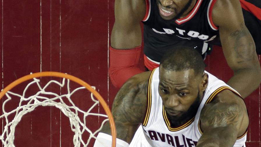 LeBron pagará multa de compañero de los Cavs 