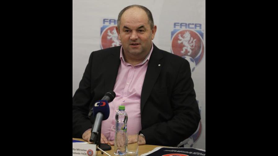 El presidente de la Federación Checa de Fútbol fue detenido por desvío de fondos