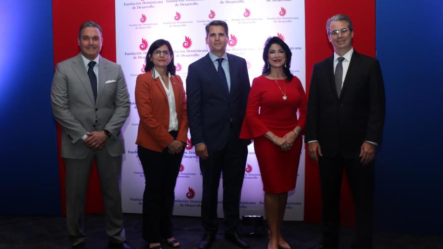 Empresas reciben premios por FD
Empresas reciben premios por FDD Empresas reciben premios por FD
Empresas reciben premios por FDD