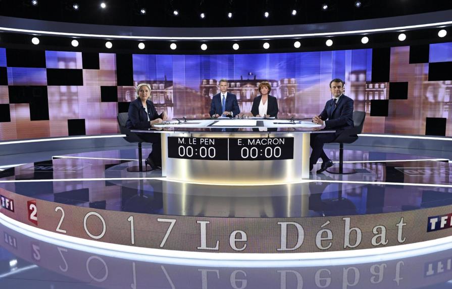 Puñaladas cruzadas en debate crucial entre Macron y Le Pen
