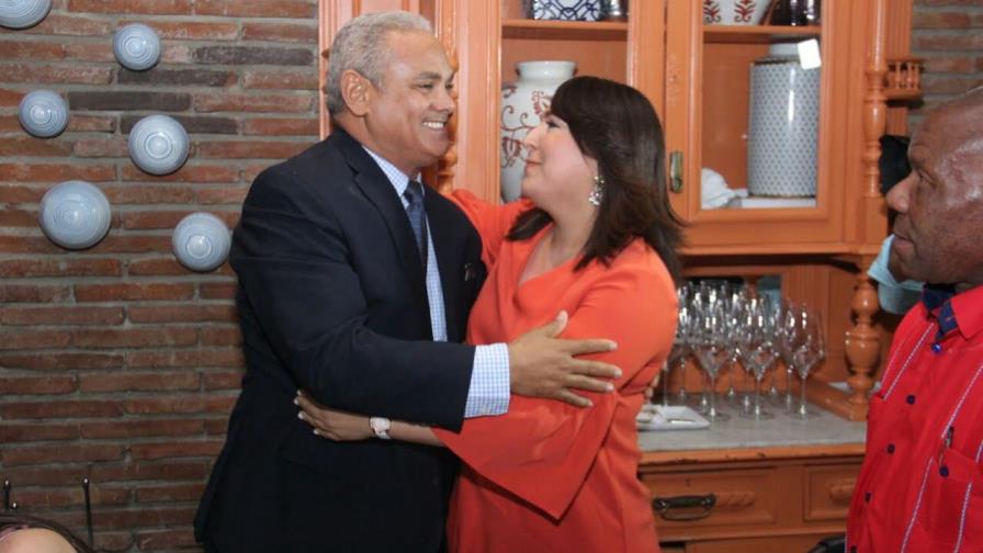 Alexis Beltré declina aspiraciones Acroarte para apoyar candidatura de Emelyn Baldera