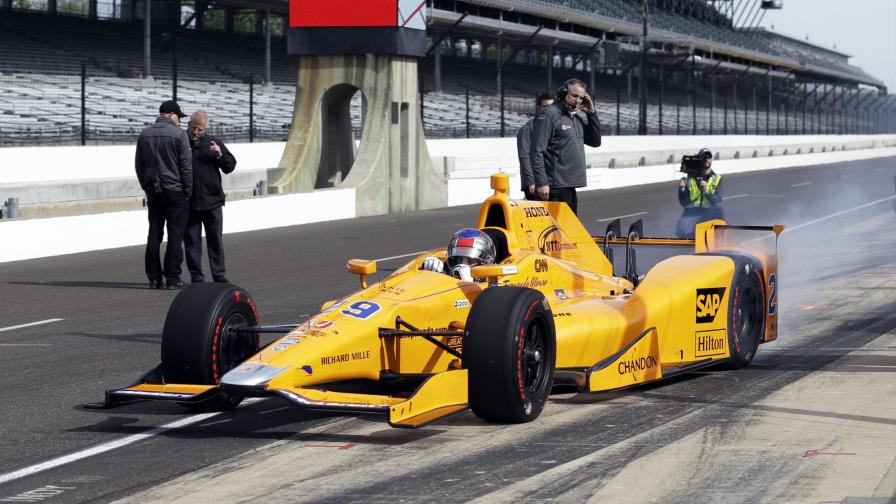 Fernando Alonso supera capacitación en la IndyCar 