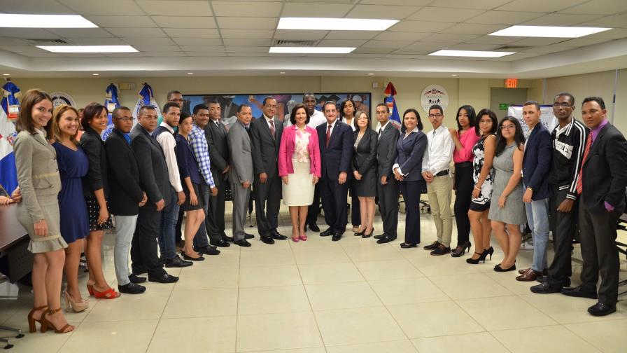 Universitarios participan en segunda pasantía de políticas sociales